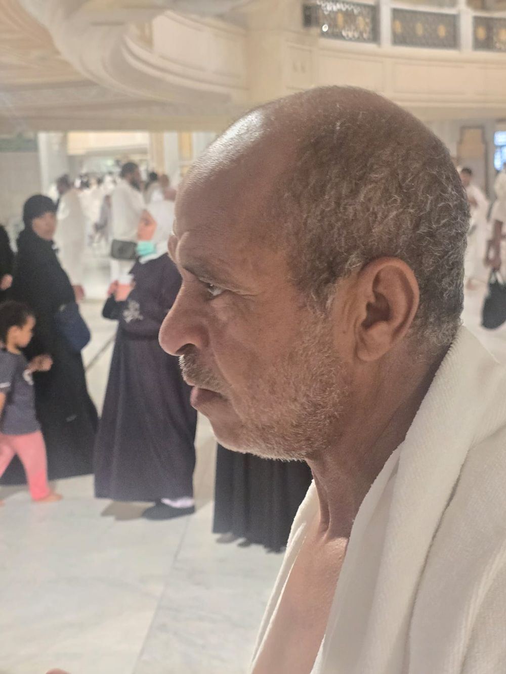 خبير تحسين سلالات الحمام في مصر والسعودية — بالإحرام في المسجد الحرام